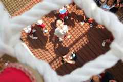 ネットの下は？の画像