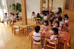 初めての給食の画像