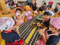 よもぎ団子作りの画像