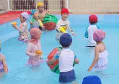 プール遊び２の画像